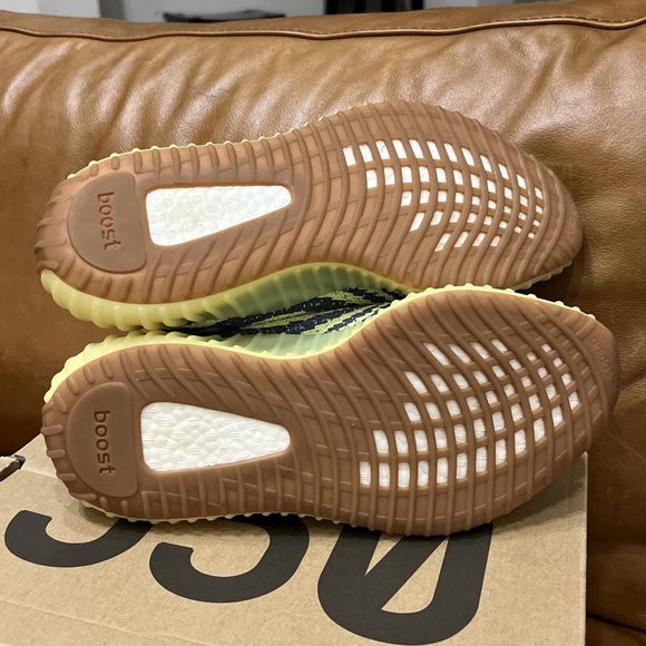 Adidas Yeezy Boost 350 V2 Semi Frozen Yellow Size 8.5 B37572 8 1/2 - Picture 9 of 11